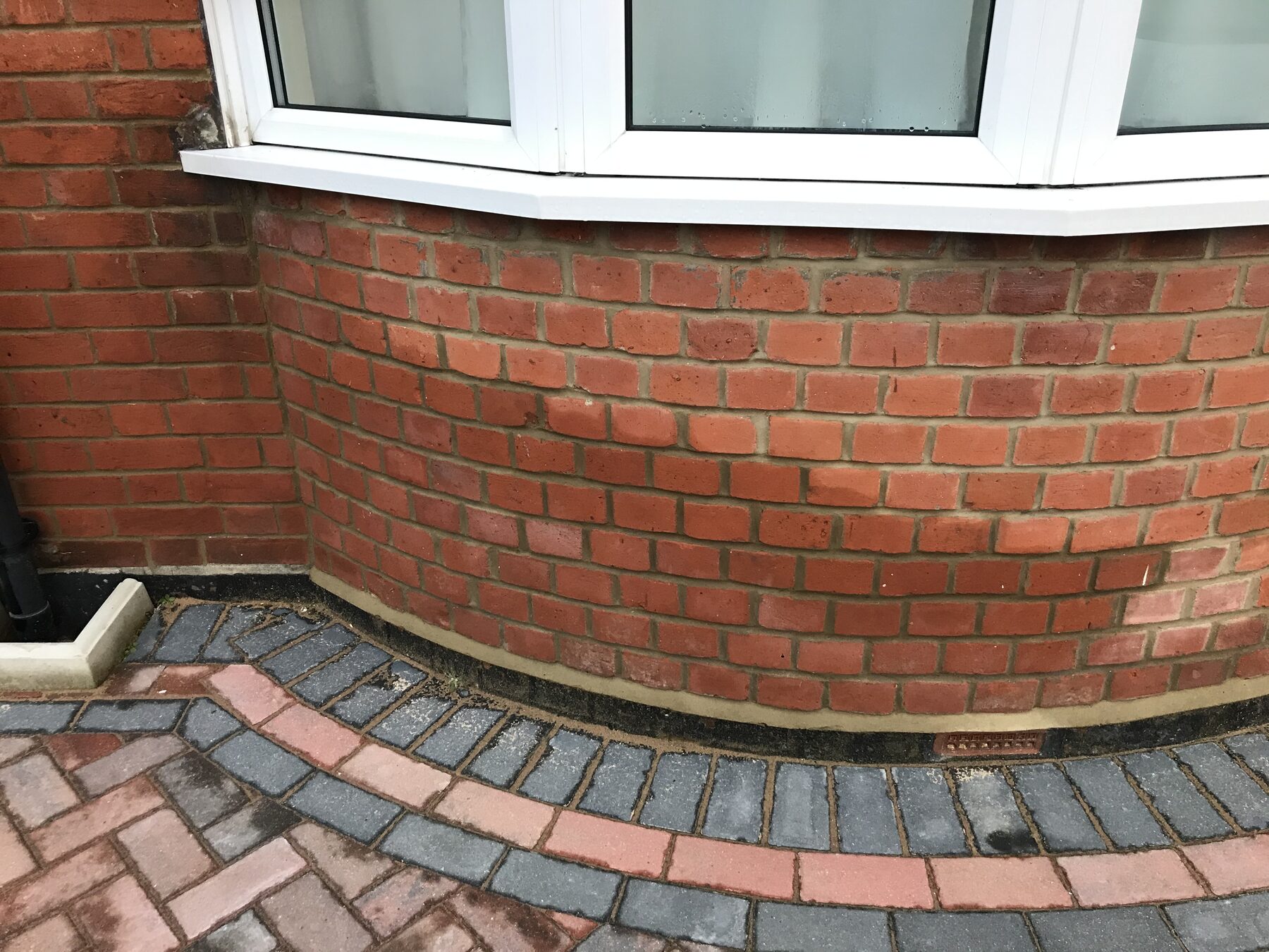 Bay window brickwork with high external ground level bridging the DPC