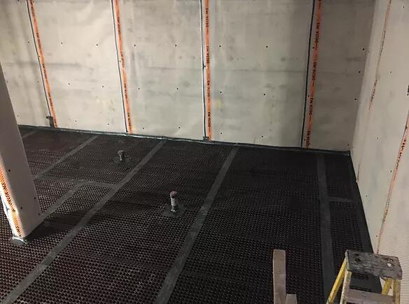 Cavity drainage membrane on floor